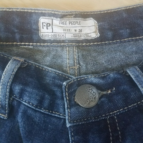 Free People Distressed Crochet Hem Jean Shorts 26 - Picture 4 of 4